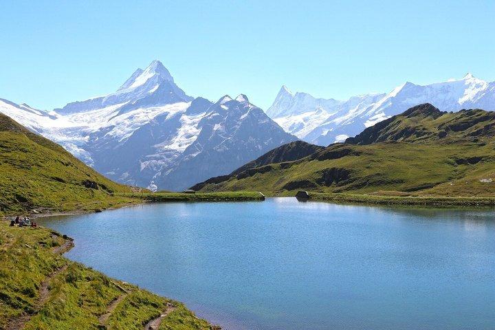 プライベートスイスアルプスの旅インターラーケンラウターブルンネンとグリンデルヴァルト
