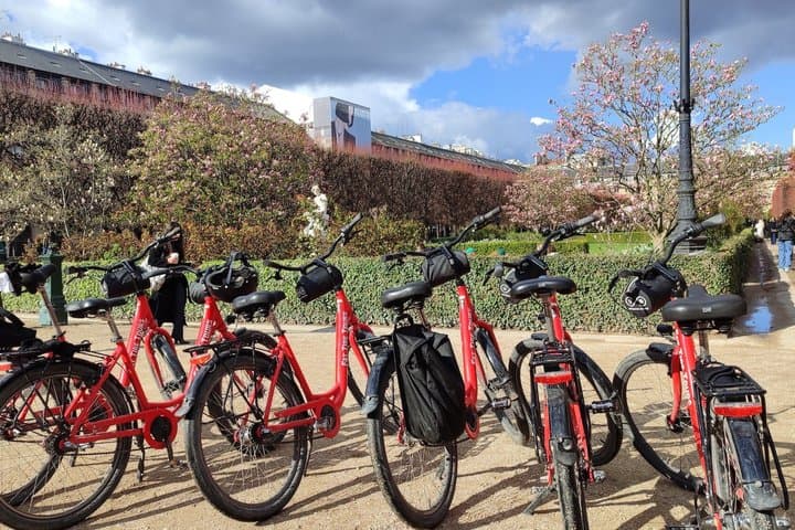 Paris Private Bike or eBike Tour Top Sights