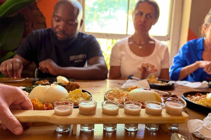 Cape Town Historic Centre Food Tour with 15 Local Dishes and Wine