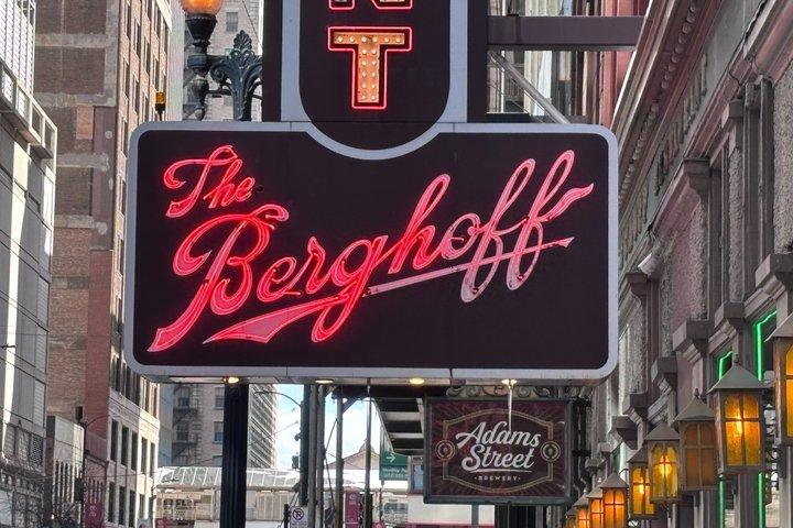 Sip Happens: Chicago Loop Prohibition Tour (em inglês)