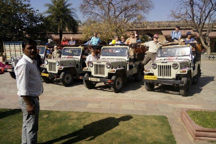 Jaipur: Open Jeep Safari with Sunset view from Nahargarh Fort