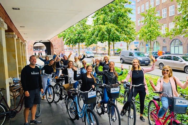 Highlights of Hamburg – Bike Tour with Insider Stories