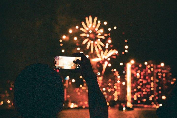 1 Hour Friday Night Fireworks Cruise w/ Complimentary Drinks