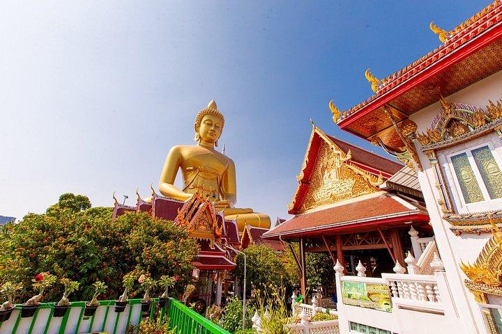 ワット・パークナム寺院とフラワーマーケットへのロングテールボートツアー