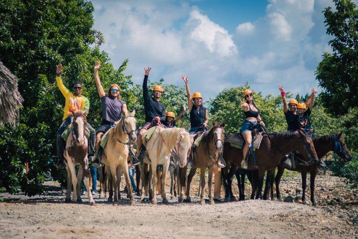 Punta Cana: Buggies, Zipline, Heste & Cenote Swim Combo