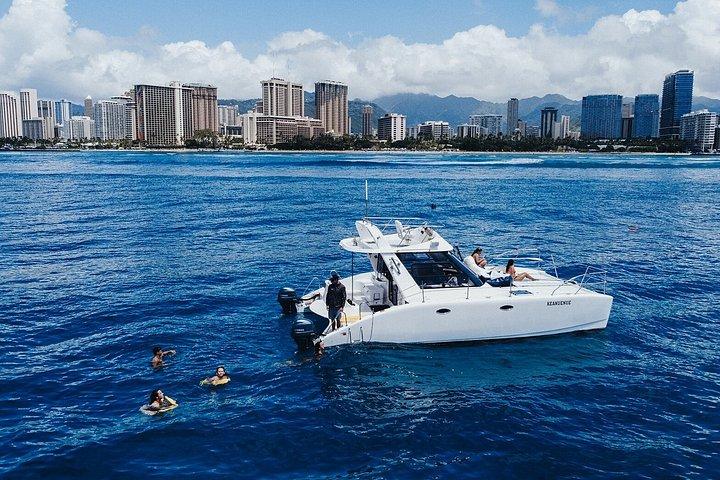 Privat katamaran krydstogt og snorkeltur i Honolulu