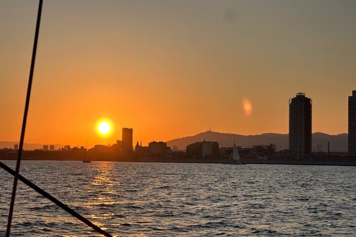 Shared Sunset Cruise with Unlimited Cava