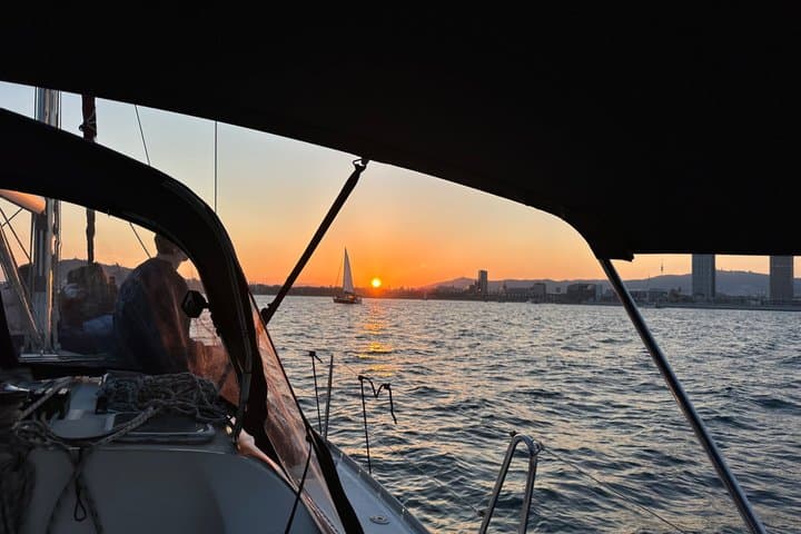 Shared Sunset Cruise with Unlimited Cava