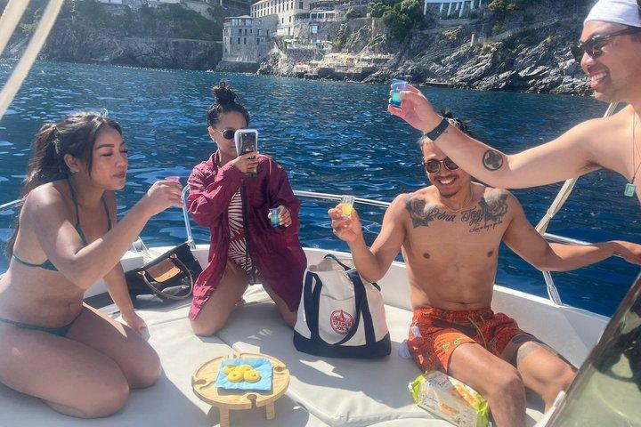 アマルフィ海岸とポジターノのプライベート 40 馬力ボート ツアー