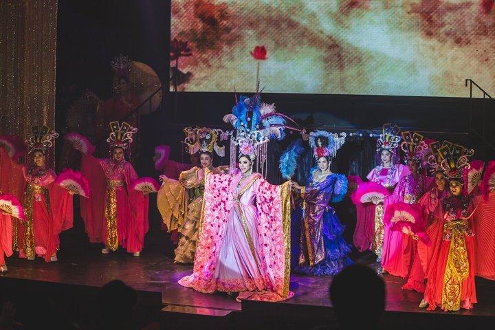 Siam Dragon Cabaret Show billet med transfer i Chiang Mai