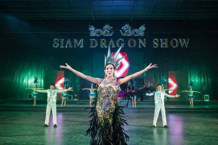 Siam Dragon Cabaret Show billet med transfer i Chiang Mai