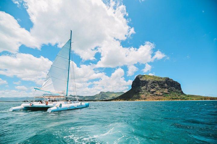 Katamaran med grillmad i Mauritius