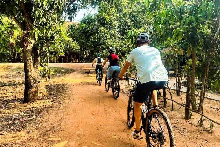 Angkor Wat Sunrise E-Bike e tour in mountain bike da Siem Reap