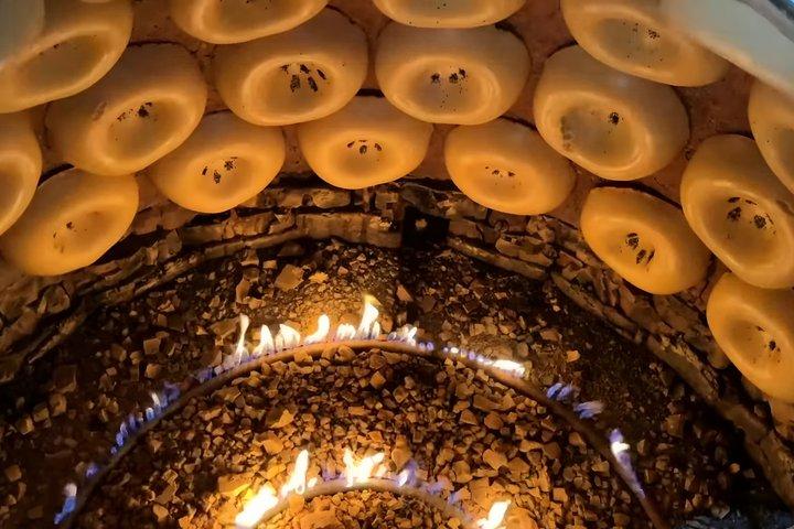 Cuire du pain légendaire de Samarcande à Tandir