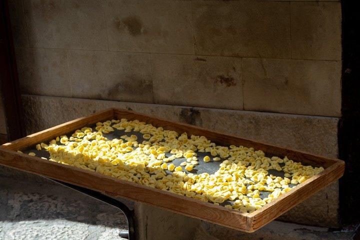 地元の人のようにバーリを訪ねる:地元の歴史、文化、プーリアの屋台料理