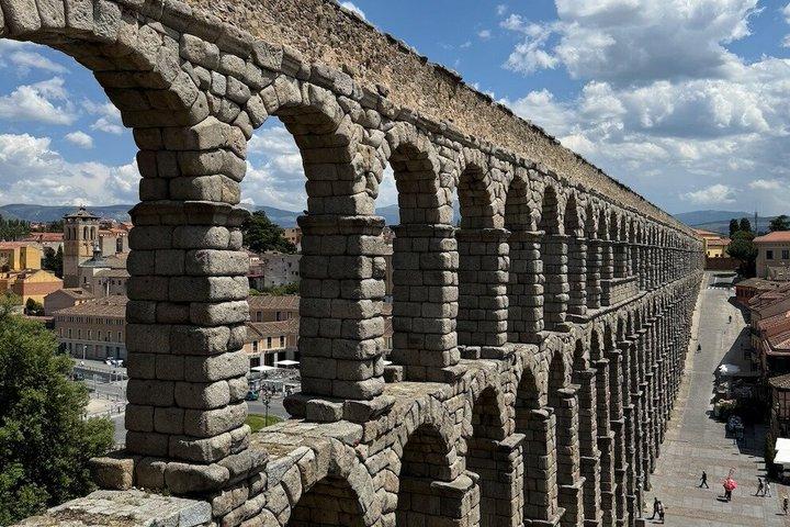 Madrid : Segovia + Ávila Tour com monumentos e almoço gastronômico