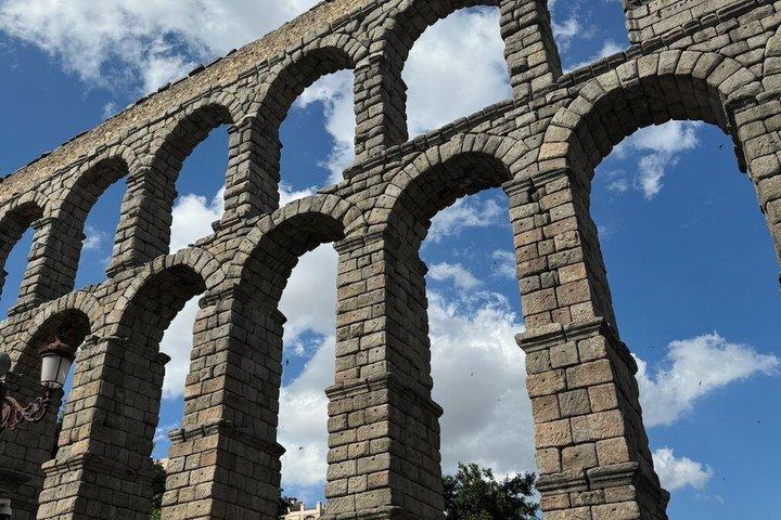 Madrid : Segovia + Ávila Tour com monumentos e almoço gastronômico