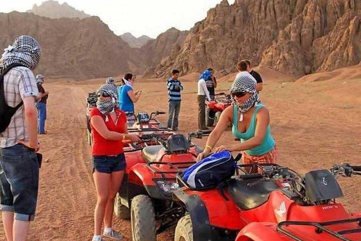 ♪ Quad Desert Safari i Hurghada med Camel Ride og BBQ middag