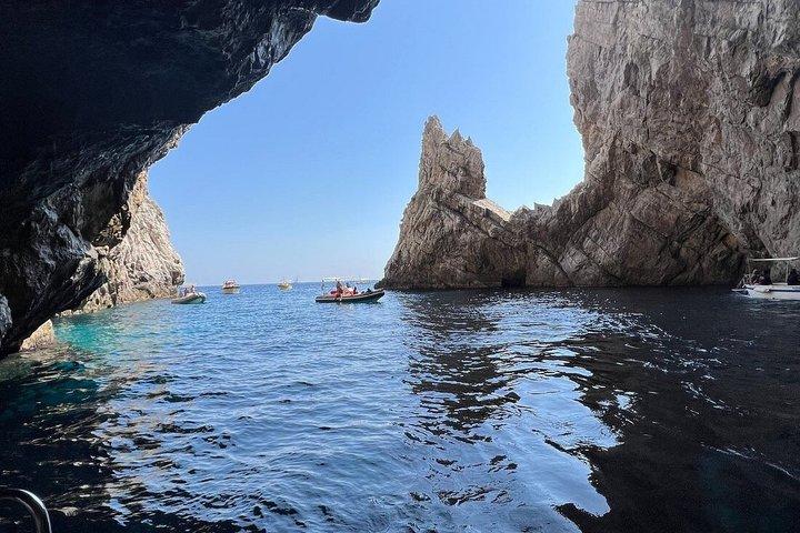 Capri Dolce Vita Wooden Gozzo Tour og Aperitivo - max 12 gæster