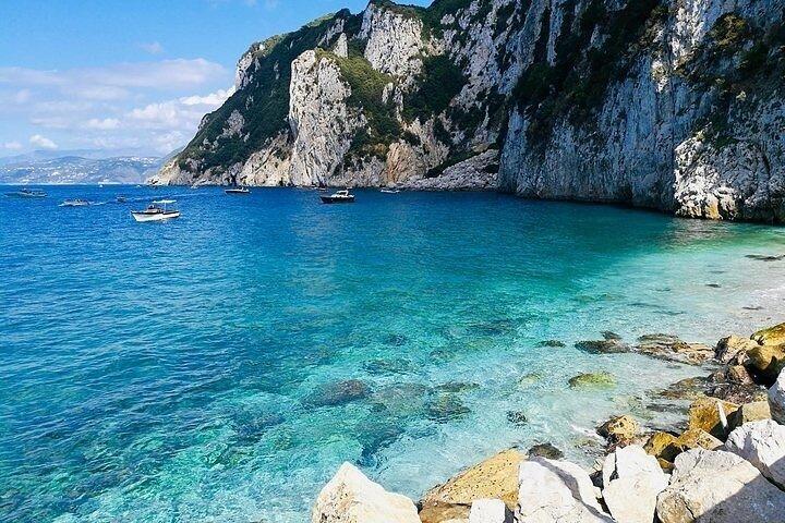 Capri Dolce Vita Wooden Gozzo Tour og Aperitivo - max 12 gæster