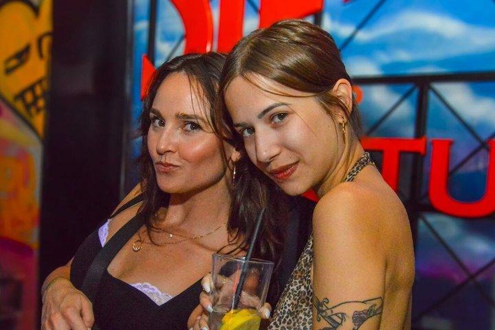 Pub Crawl Experience in Paris: Bars with Club Entry