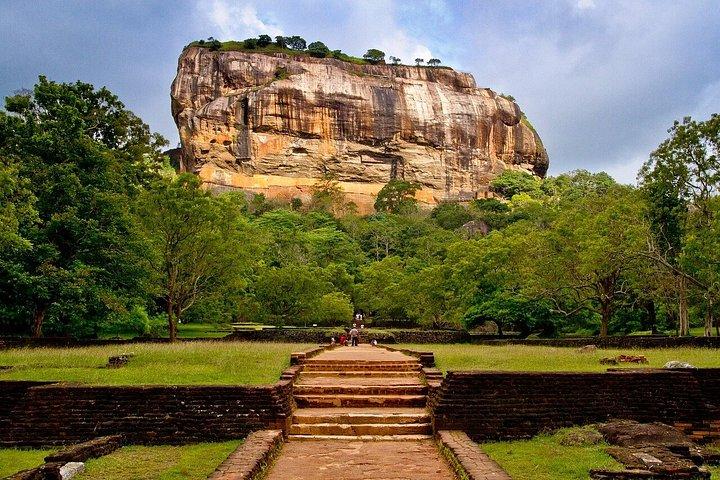 Private Day Tour Sigiriya & Dambulla by Car from Colombo & CMB