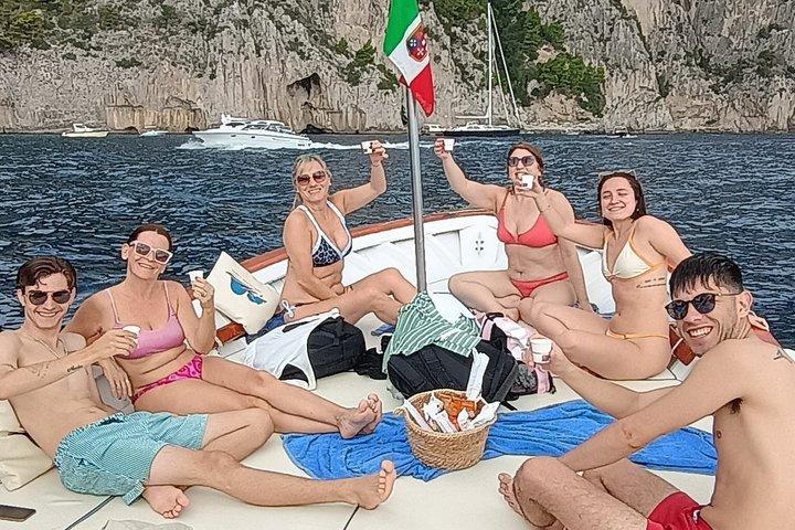 Capri pacchetto completo : Tour a Barca Condiviso, Bus e Seggiovia