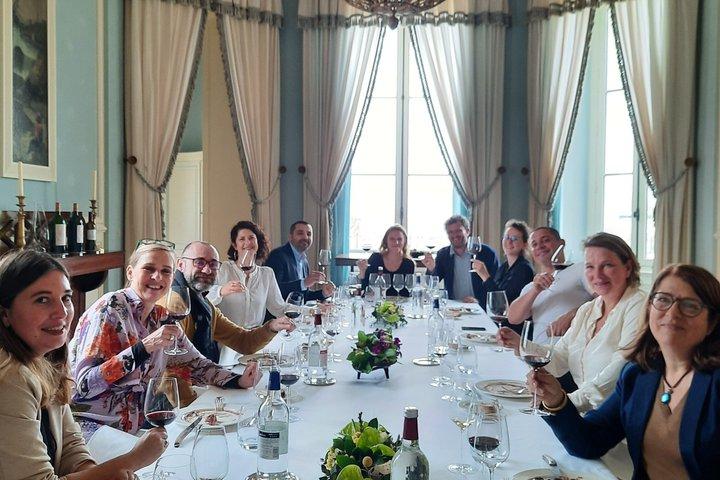 Visite privée des amateurs de vins de la région Bordeaux Médoc avec visites de châteaux et dégustations