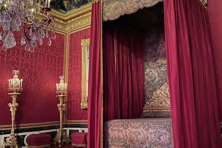 Discover Versailles: Palace & Gardens Guided Tour 18-guests Max