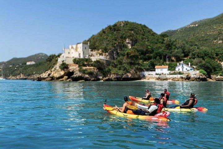 Lisboa: Excursión en kayak y snorkel en la playa salvaje de Arrábida (opción de recogida)