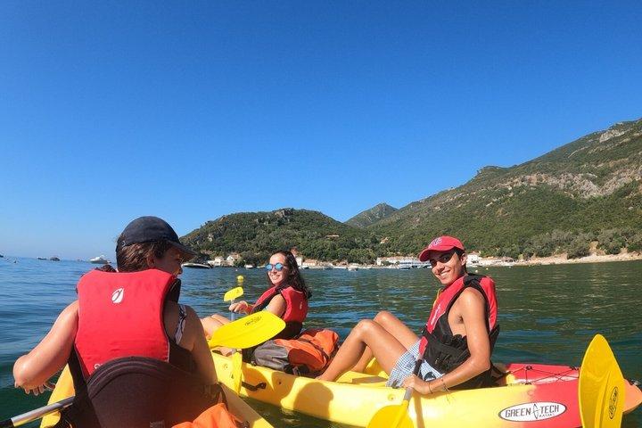 Lisboa: Excursión en kayak y snorkel en la playa salvaje de Arrábida (opción de recogida)