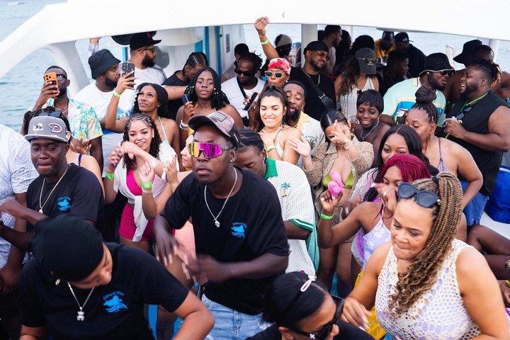 Punta Cana Party Boat med musikdrycker och snorkling & plocka upp