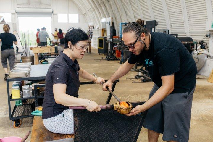 マウイ島でのガラス吹き体験で自分だけのガラスアートを