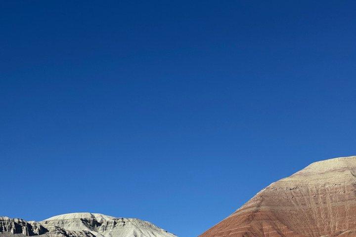 Altyn Emel Aventure dans les montagnes d'Aktau Katutau et Singing Dune