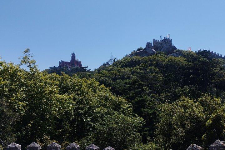 Sintra Essentials 6H Tour Privado Palacio de Pena y Castillo Moro