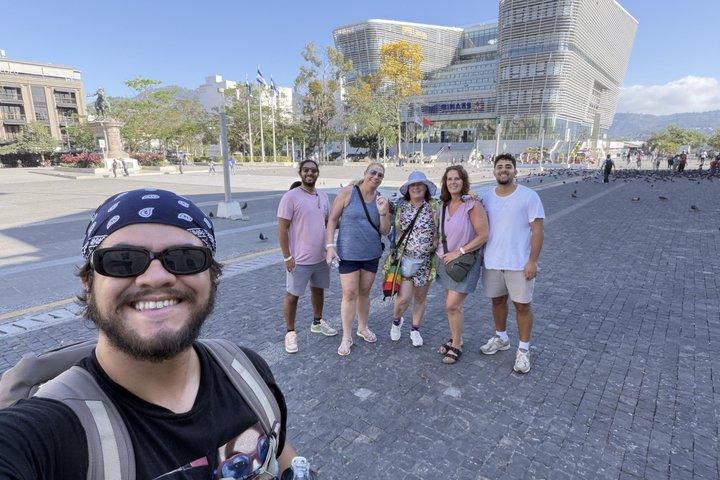 Discovering San Salvador with a young Salvadoran