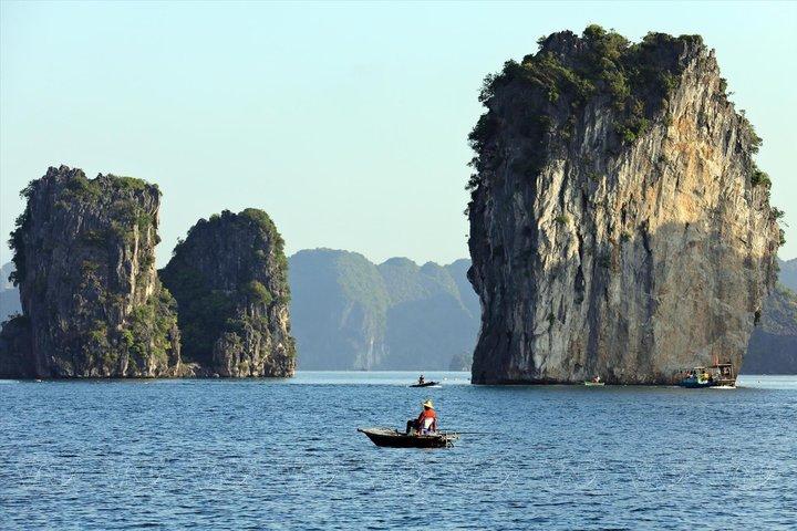 Excursion privée en canoë-kayak dans la baie d'Halong Lan Ha