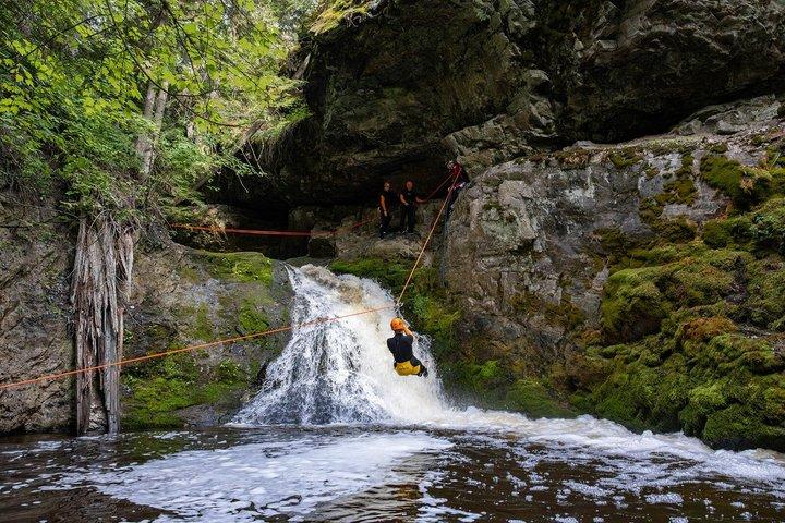 Adrenaline Canyoning Tour Kelowna - Fall, rappelling och äventyr