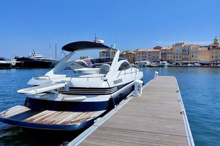 Saint Tropez Heldags privat båtcharter på Pershing 45