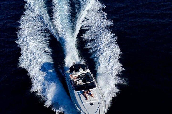 Saint Tropez Heldags privat båtcharter på Pershing 45