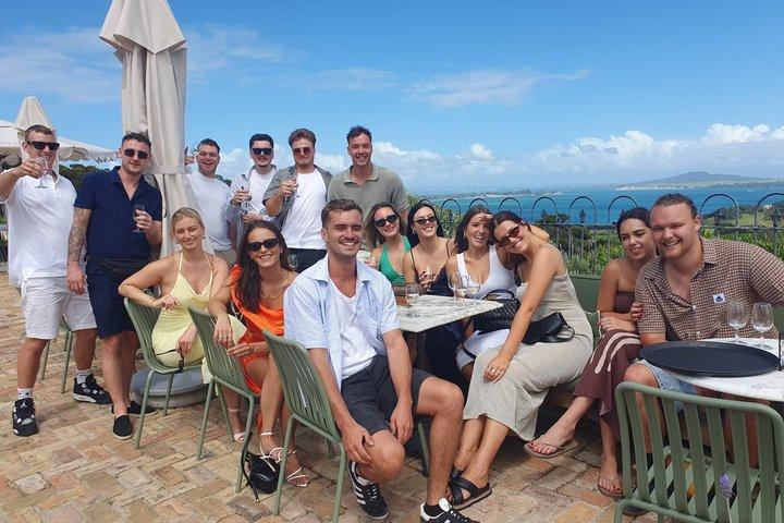 Auckland : Déjeuner en bord de mer sur l'île de Waiheke et visite des vins Premium