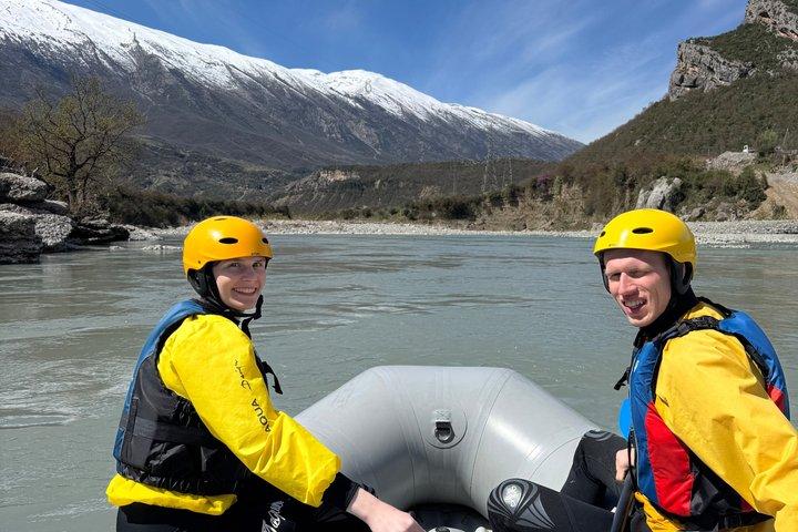 Vjosa Rafting Getaway : Tour di rafting nel fiume Vjosa, Permet