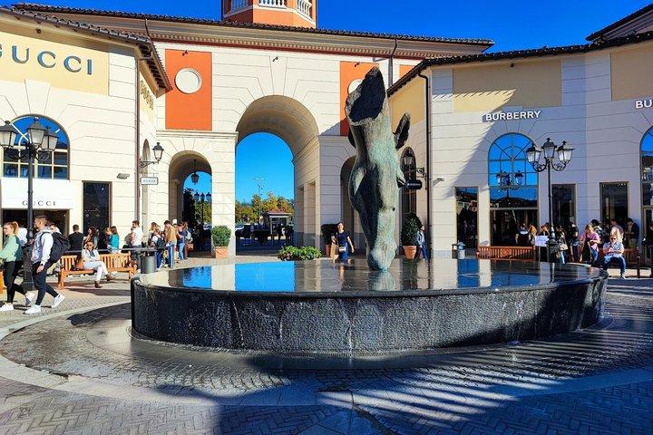 Tour privado con degustación de comida, vino, trufas y tiendas outlet en Piamonte.