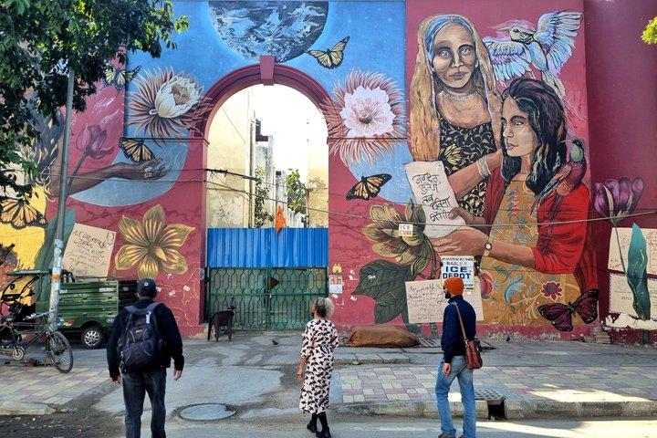 Delhi Street Art and Hidden Tomb Tour in Lodhi Art District