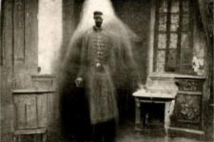 Anmeldelse af Mayhem in the Mists: A Murder Mystery