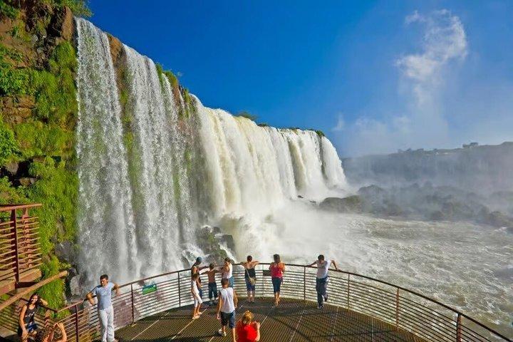 イグアスの滝ブラジルとアルゼンチン2日間ツアー