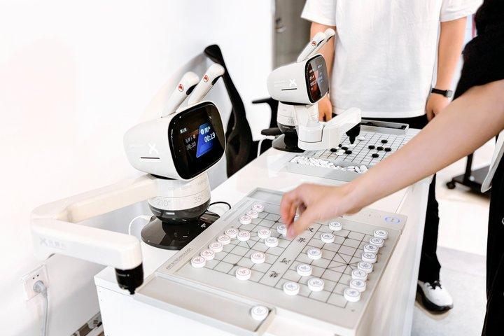 AI Robot Experience Tour em Hangzhou com West Lake Cruise