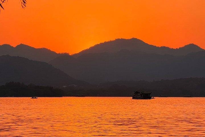 AI Robot Experience Tour em Hangzhou com West Lake Cruise