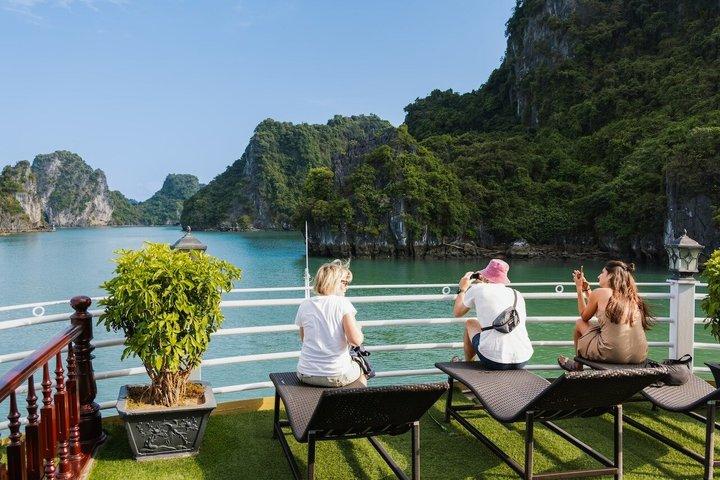 2D1N Swan Cruise Ontsnap naar de rustige schoonheid van Bai Tu Long Bay