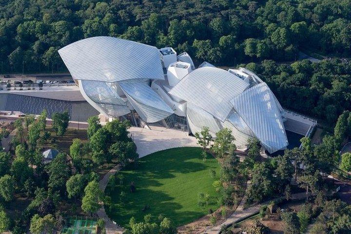 Louis Vuitton Stiftung mit Reitunterricht